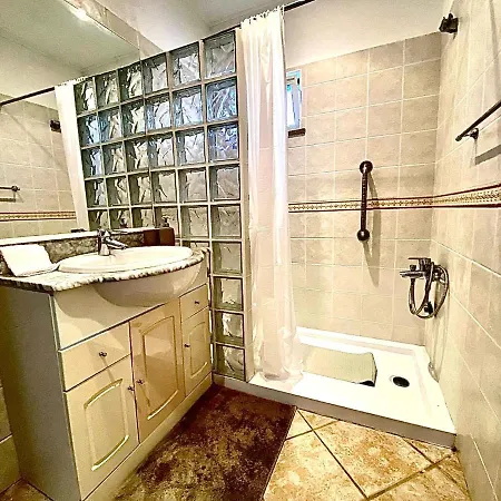 펜션 Palma's Place Casanova #wifi#heatedpool#relax 파로